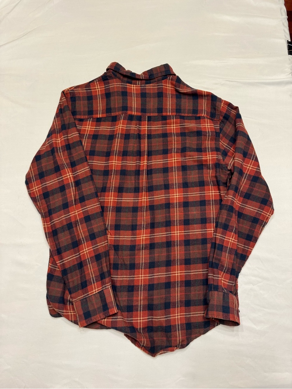 G. H. Bass & Co. Men’s Red Plaid Button-Down Shirt - Classic Flannel Style - Picture 3 of 3